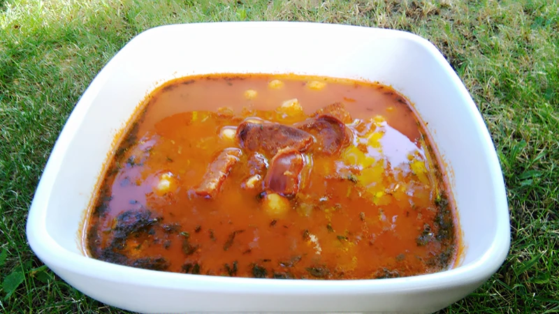 Zupa z ciecierzycy i chorizo