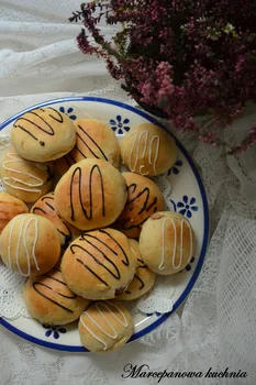 Mini pączki z wiśniami