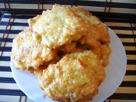 Serowe kotleciki z piersi kurczaka. Delikatne i smaczne :)