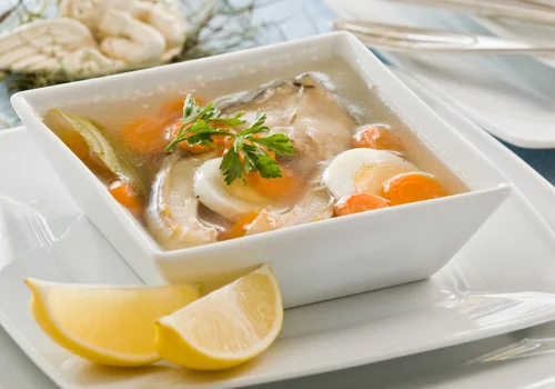 Karp w galarecie mętnieje? Zrób tak, a będzie idealnie klarowny i elegancki na stole!