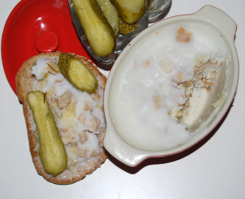 Domowy smalec z cebulką i jabłkiem
