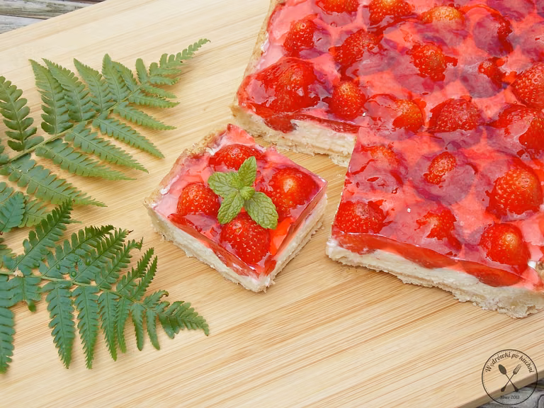 Kokosowa tarta z truskawkami