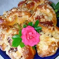 Małe chałki z powidłami śliwkowymi