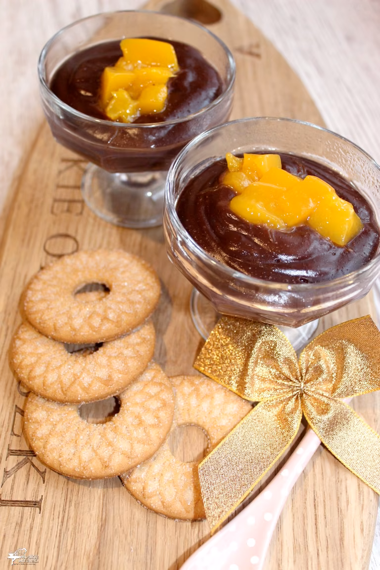 Mocno czekoladowy deser z mango – najłatwiejszy