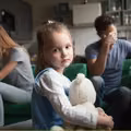 10 porad, jak rozmawiać z dziećmi o rozwodzie. Nr 7 może zmniejszyć ich stres!