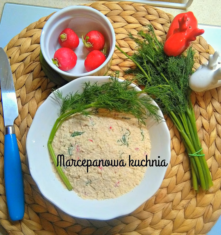 "WIEJSKI TWAROŻEK" Z TOFU , KOPERKIEM I RZODKIEWKĄ