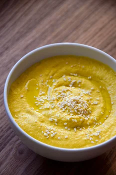 Hummus z mango i curry
