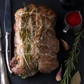 PIECZEŃ Z KARKÓWKI Z ROZMARYNEM