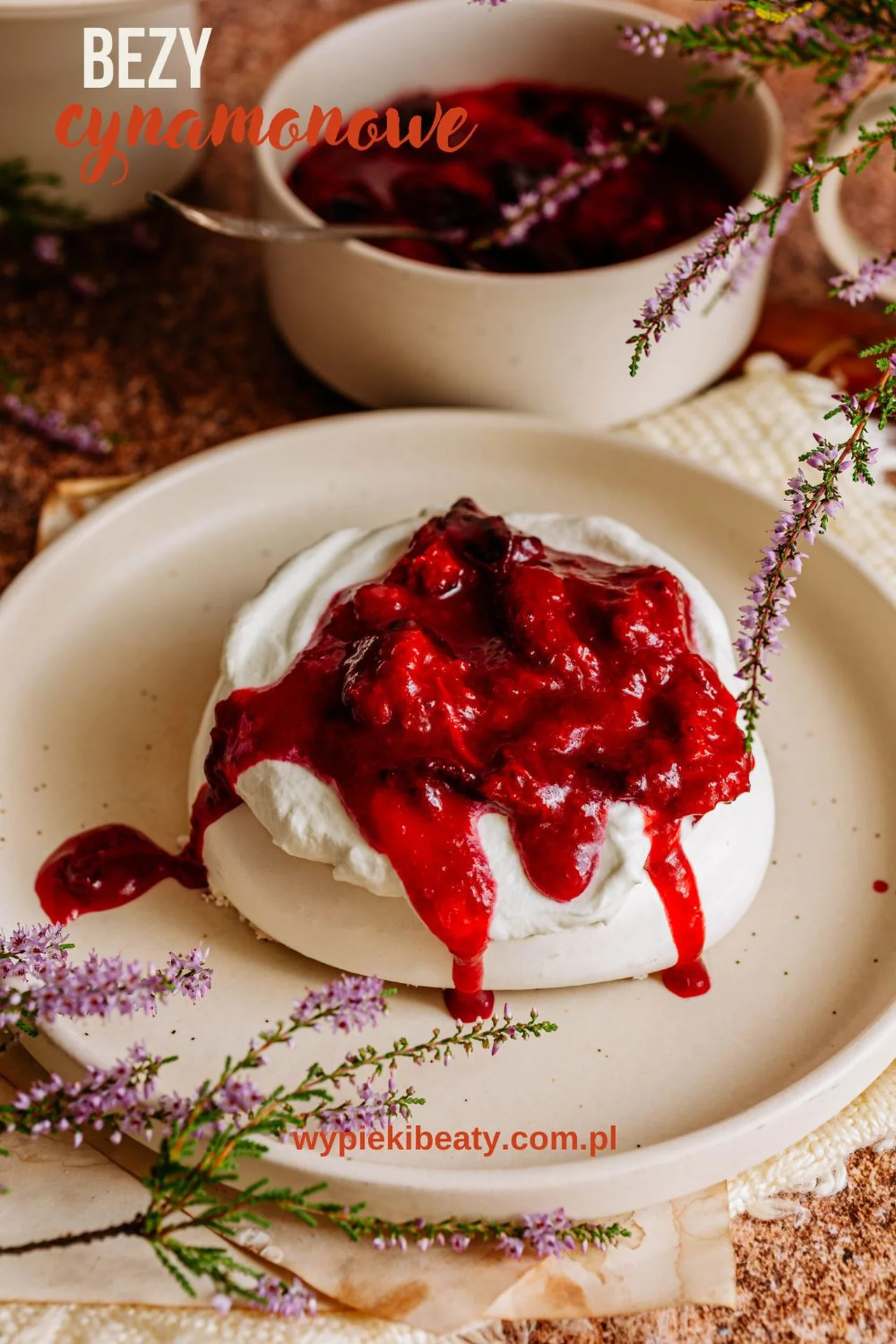 Cynamonowe bezy ze śliwkami