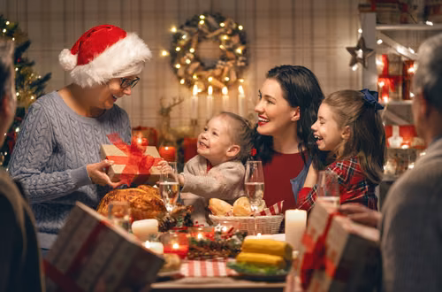 Kolacja wigilijna nie powinna być wyjątkiem! Jak często Polacy siadają do stołu z bliskimi?