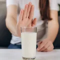 Mleko jest zdrowe? Nie zawsze! Oto, dlaczego może szkodzić twoim jelitom!