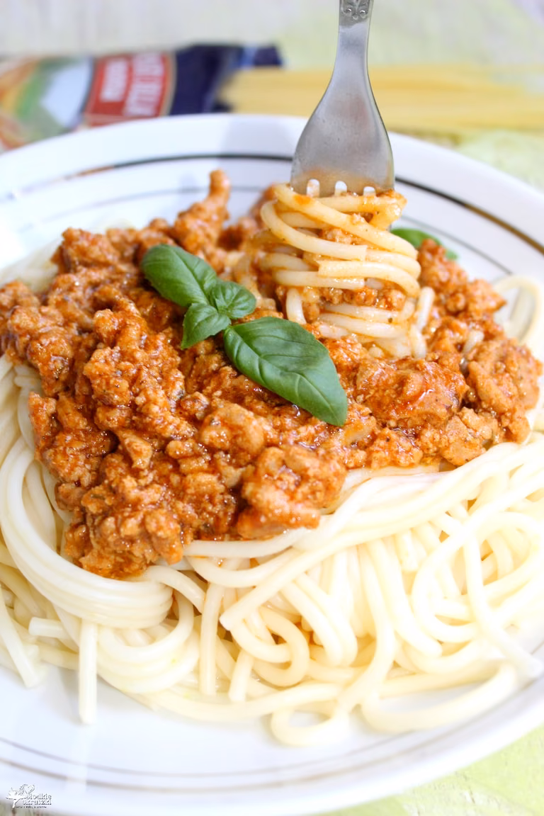 Spaghetti bolognese (delikatny sos)