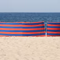 Uwaga na rozstawianie parawanów na plaży! W niektórych przypadkach grzywna sięga nawet 500 złotych
