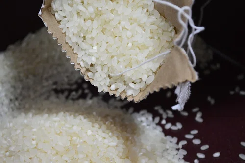 Woda ryżowa: Poznaj sekret idealnej