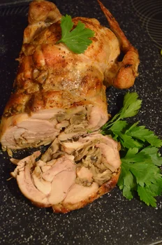 Kurczak faszerowany pieczarkami