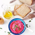 Hummus z pieczonego buraka