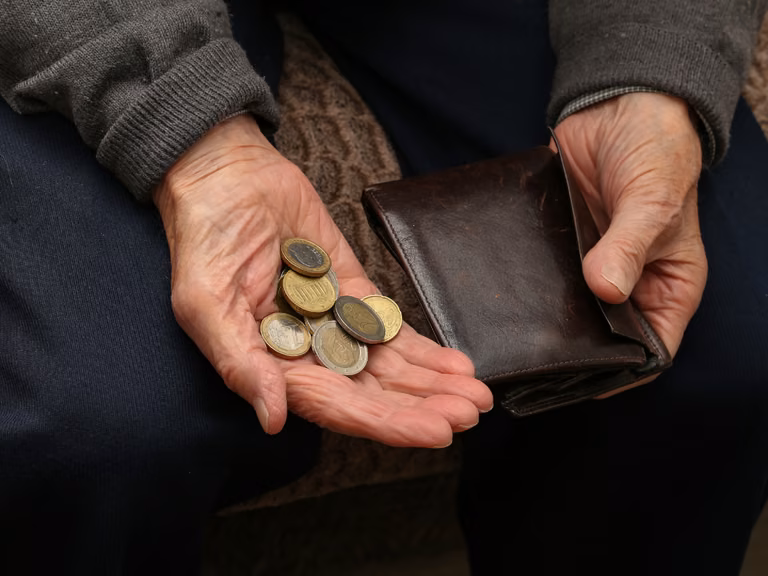 Dodatkowa emerytura po małżonku? Nowa propozycja polityków dla seniorów