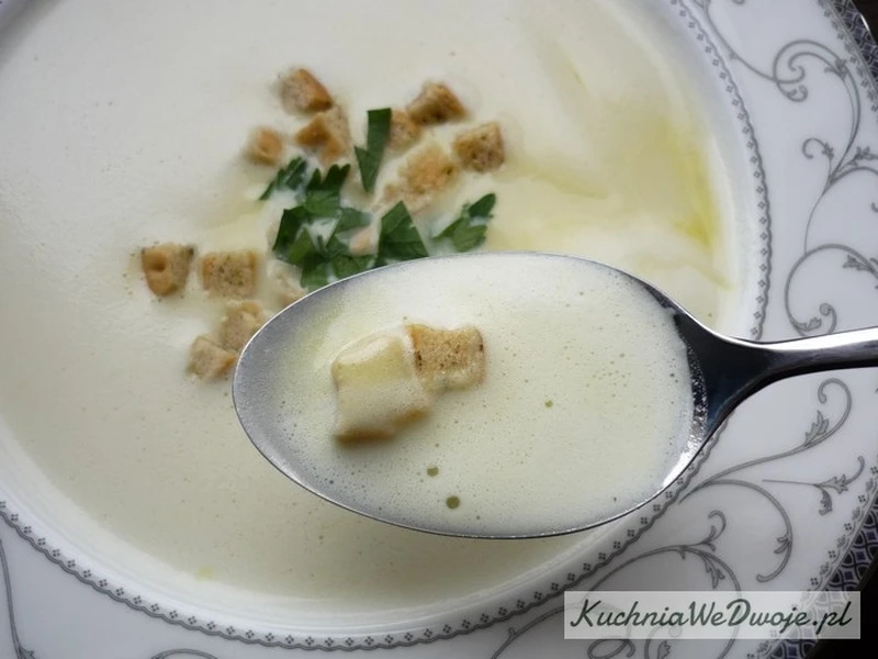 Zupa czosnkowa z pianką