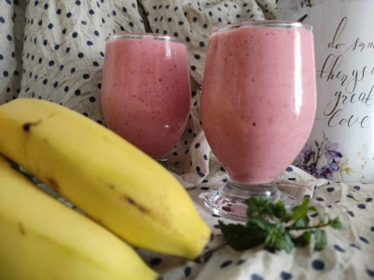 Koktajl malinowo - bananowy.