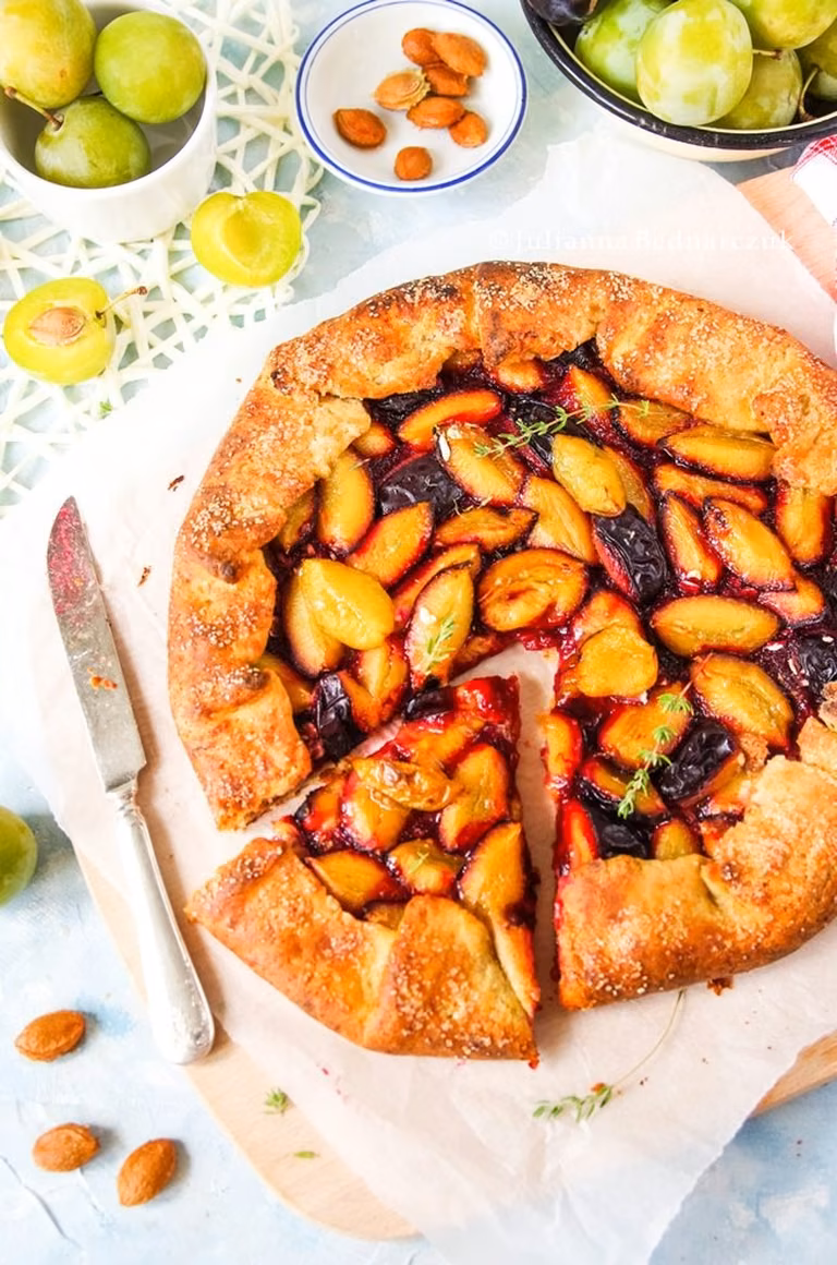 Galette ze śliwkami