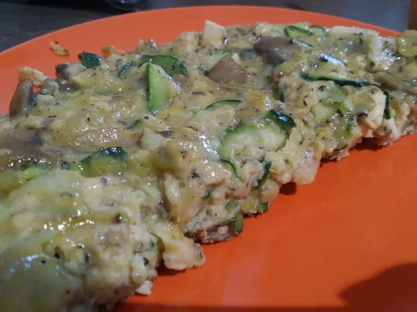 Omlet z cukinią i kurczakiem