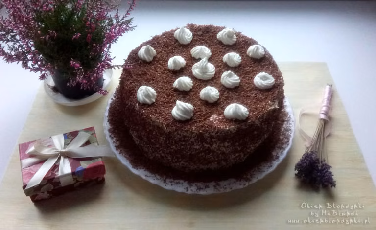 Bezglutenowy tort orzechowy – przepis krok po kroku