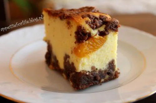 Sernik cytrynowy z brzoskwiniami