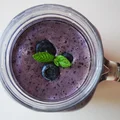 Smoothie bananowe z borówkami i miodem