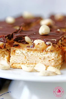 Ciasto snickers bez pieczenia szybkie i proste do wykonania.