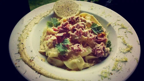 Tagliatelle z tuńczykiem i sosem cytrynowym
