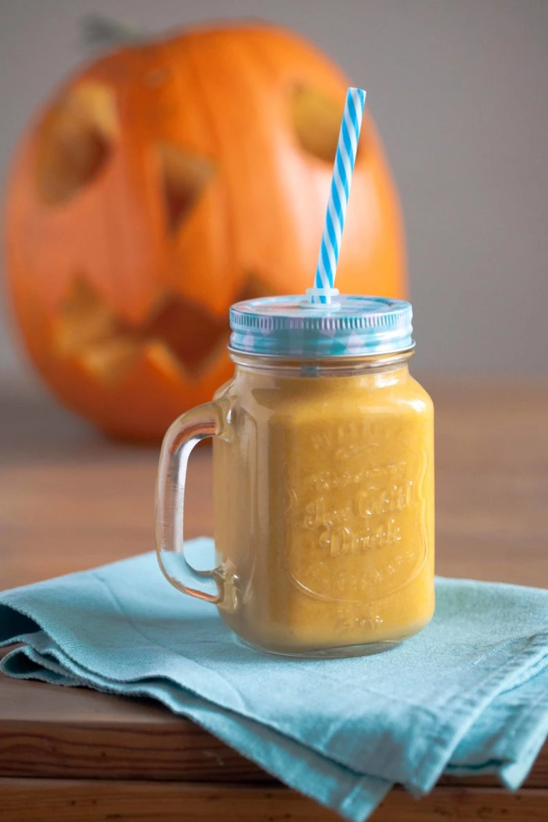 SMOOTHIE Z DYNI I DOMOWEGO MLEKA ORZECHOWEGO