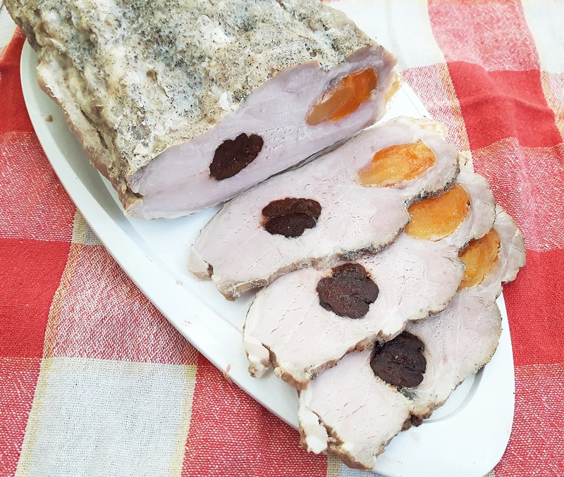 Schab ze śliwką i morelą