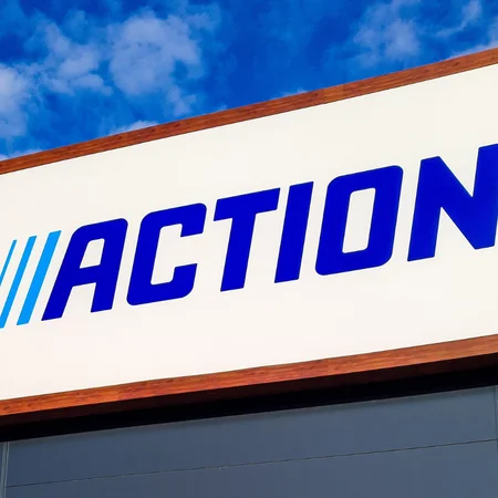 W Action osoby poniżej 18. roku życia już tego nie kupią! Komunikaty na półkach z produktami sieci zadziwiły klientów