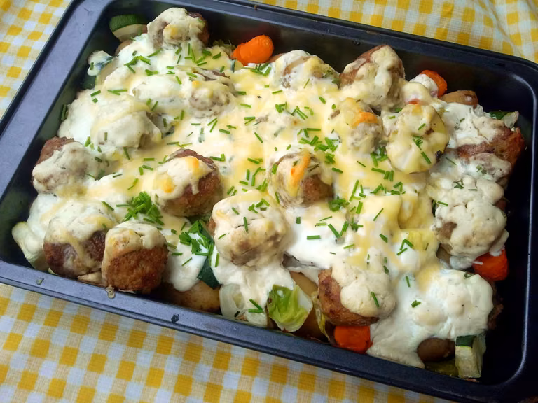 Zapiekanka wrzywna z klopsikami