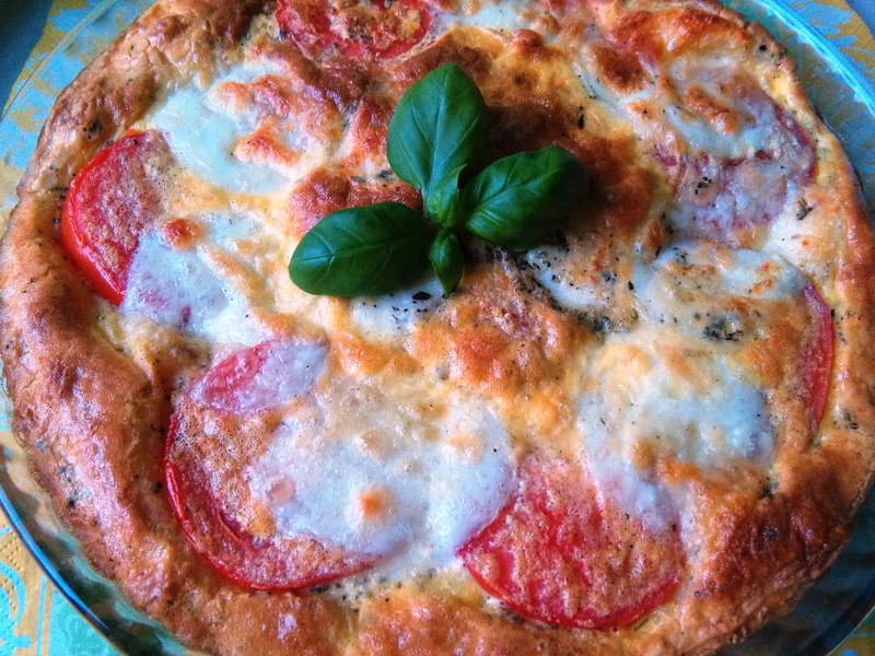 Tarta z ciasta francuskiego z pomidorami i mozzarellą