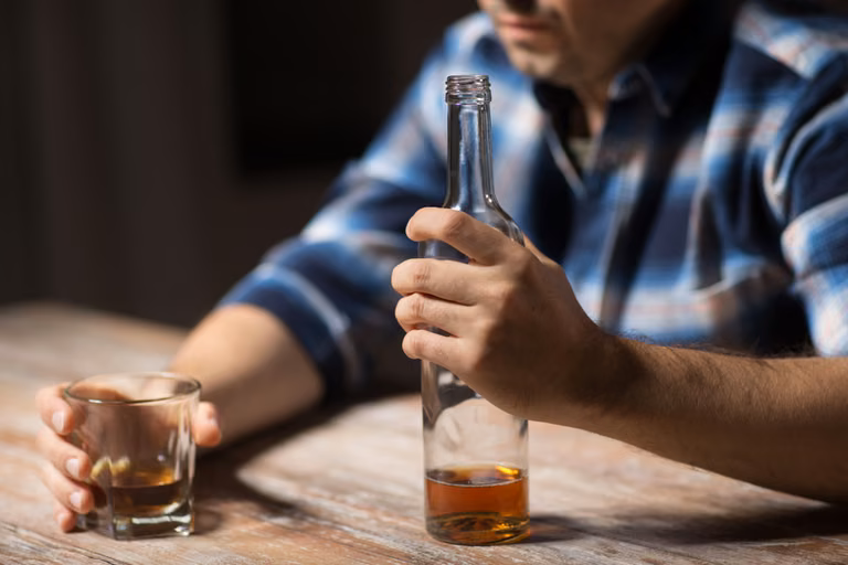 Alkohol a koronawirus. Czy ma to związek?