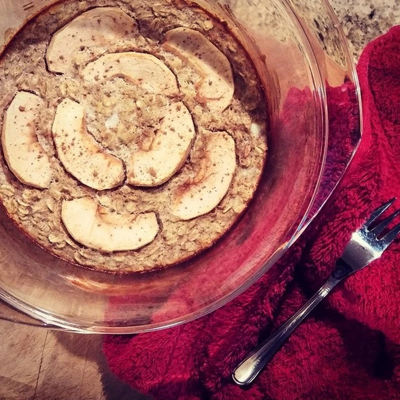 Pieczona owsianka na jogurcie naturalnym z jabłkami i cynamonem 310KCAL