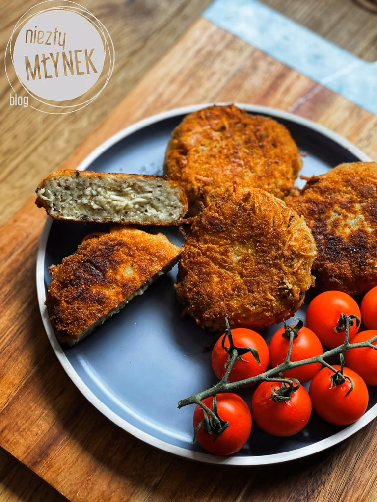 Kotlety z makaronu z serem i pieczarkami
