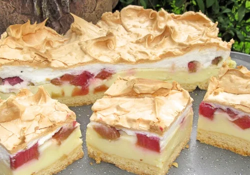 Najlepsze ciasto z rabarbarem, budyniem i bezą-łatwe i pyszne+FILM