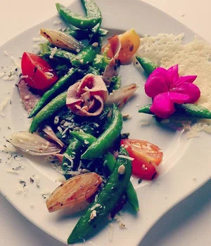 Sałatka z cukrowym groszkiem