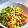 Makaron Mie z wieprzowiną i pastą curry FIT