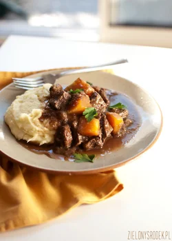 gulasz z dynią, guinnessem i przyprawą piernikową