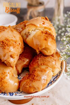 Drożdżowe rogaliki Biscoff