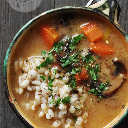 Zupa pieczarkowa z pęczakiem