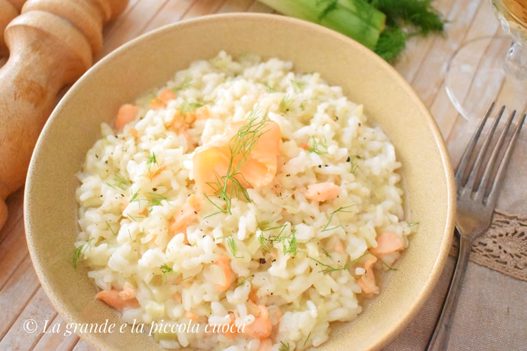 Risotto z wędzonym łososiem i koprem włoskim
