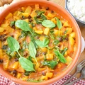 Curry z dynią, ziemniakami, jabłkami i ciecierzycą