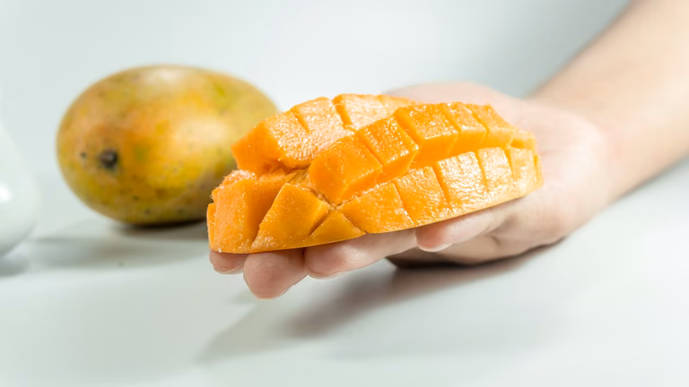 Cukrowy peeling z mango  – zrób go w domu