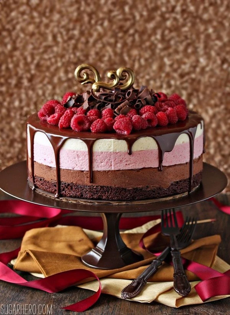 Tort z malinami