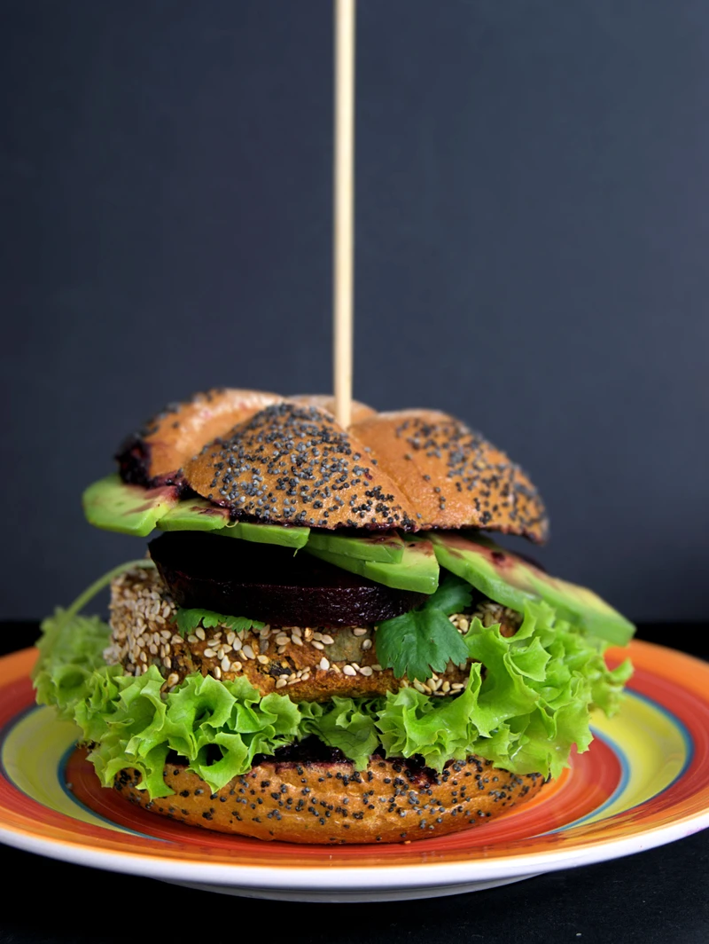 Wege burgery z czerwonej fasoli i batatów