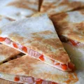Quesadilla z papryką i szynką
